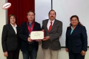 Carlos Juiz recibe la Distincin Honorfica - ULADECH Catlica